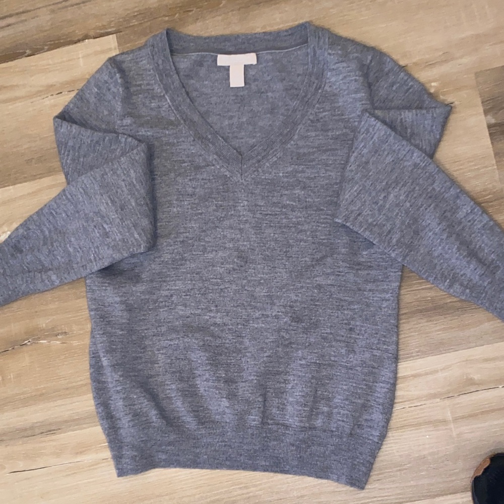 Banana Republic Heather Gray V-Neck Sweater